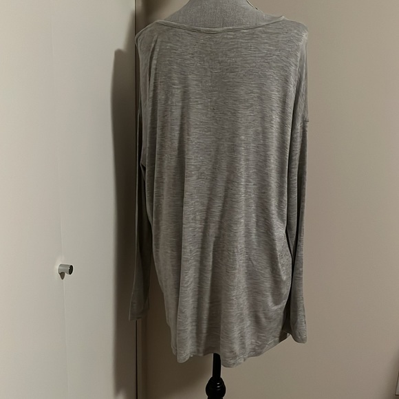 Vince oversized relaxed long sleeve Tshirt - Picture 2 of 5